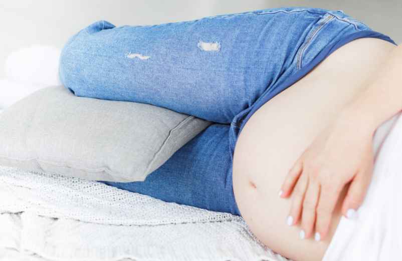 Comment placer les coussins pour soulager le dos et le ventre ?-Info Vaccins France Comment placer les coussins pour soulager le dos et le ventre ?-Info Vaccins France