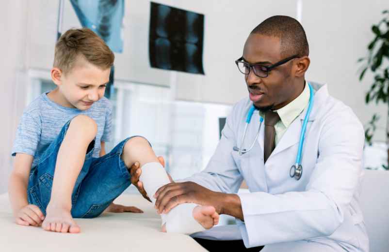 Entorse de cheville chez l’enfant : que faire et quand consulter ?-Info Vaccins France