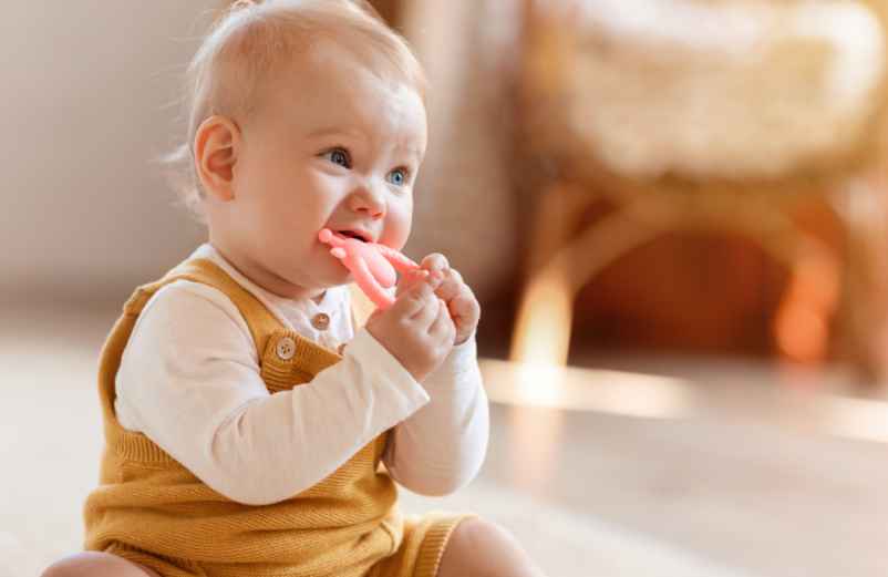 Le froid et l’anneau de dentition pour calmer les gencives-Info Vaccins France Le froid et l’anneau de dentition pour calmer les gencives-Info Vaccins France
