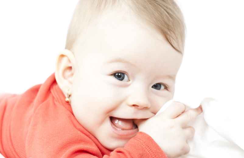 Mal de dent chez bébé : remèdes de grand-mère et gestes à éviter-Info Vaccins France